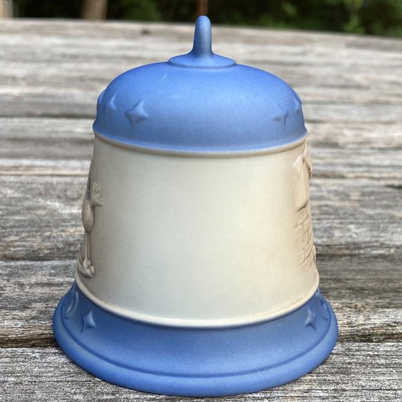 💯 Authentic Goebel Vintage Hummel "Letter to Santa Claus" 1990 Bell w/Clapper - Picture 9 of 14